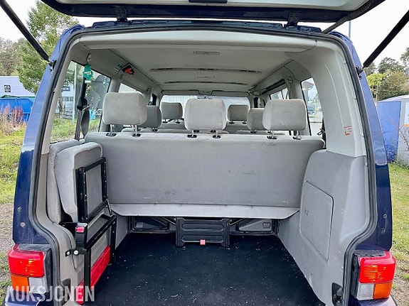Volkswagen Caravelle 29 of 30