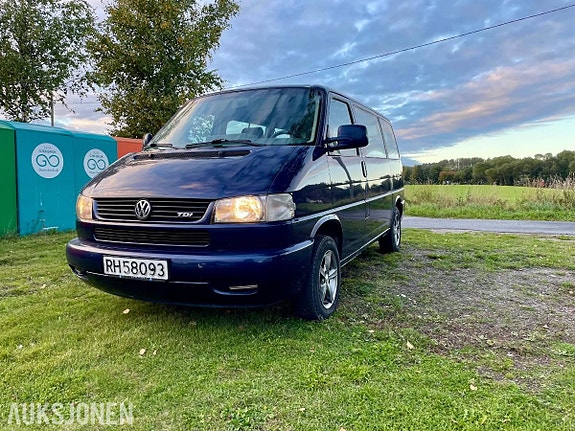 Volkswagen Caravelle 2 of 30