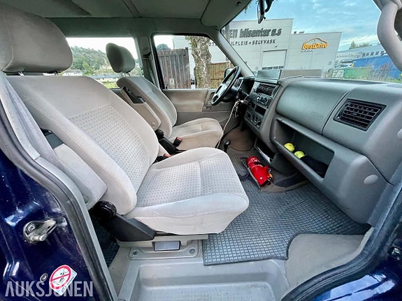 Volkswagen Caravelle 20 of 30