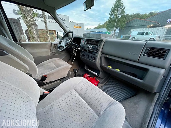 Volkswagen Caravelle 21 of 30