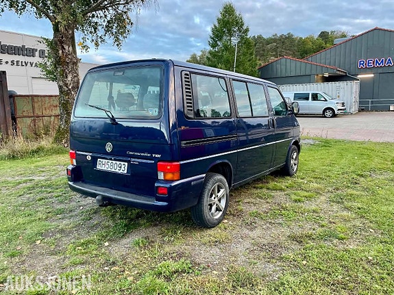 Volkswagen Caravelle 8 of 30