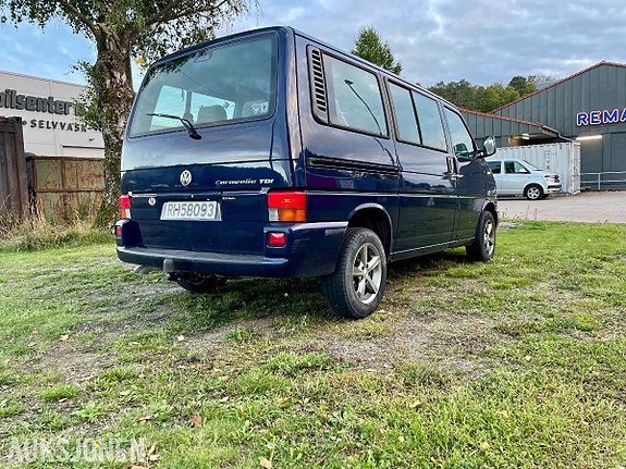 Volkswagen Caravelle 7 of 30