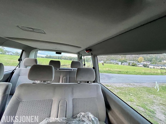 Volkswagen Caravelle 24 of 30