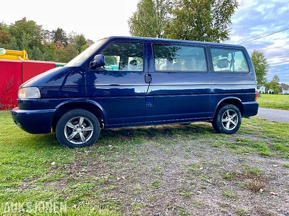 Volkswagen Caravelle 13 of 30