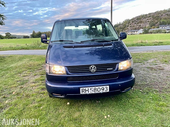 Volkswagen Caravelle 3 of 30