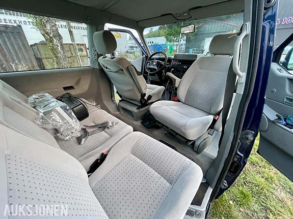 Volkswagen Caravelle 23 of 30