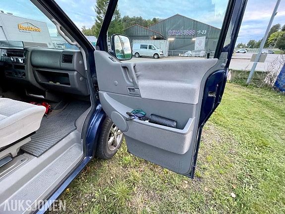 Volkswagen Caravelle 22 of 30