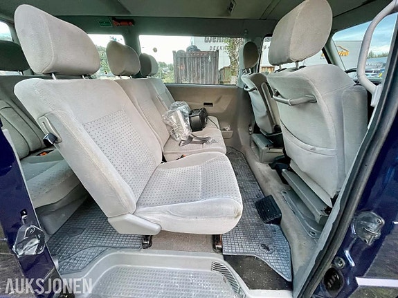Volkswagen Caravelle 25 of 30