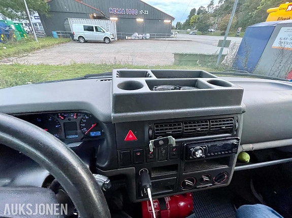 Volkswagen Caravelle 17 of 30