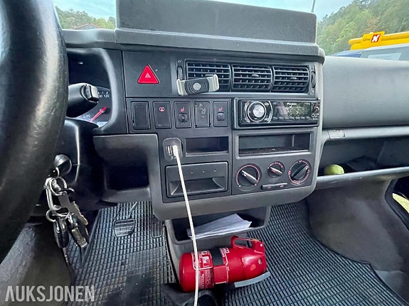 Volkswagen Caravelle 18 of 30