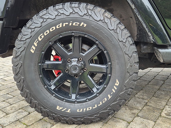 Jeep Wrangler 15 of 30