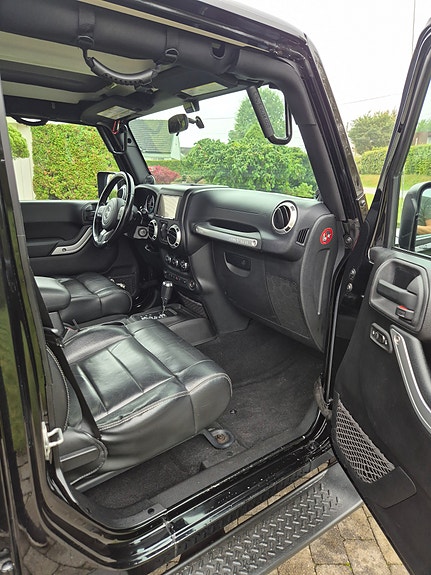 Jeep Wrangler 30 of 30