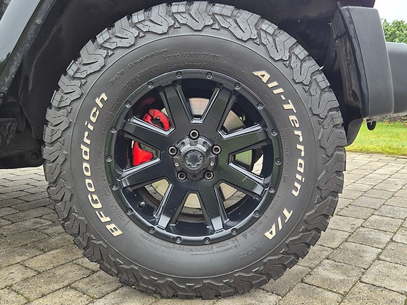 Jeep Wrangler 16 of 30