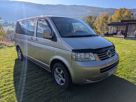 Volkswagen Caravelle 2 of 8