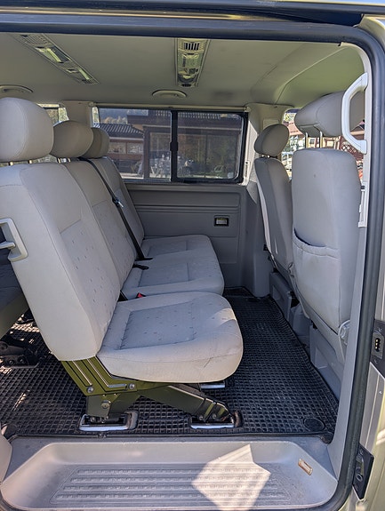 Volkswagen Caravelle 7 of 8