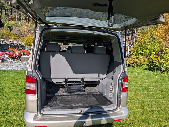 Volkswagen Caravelle 4 of 8