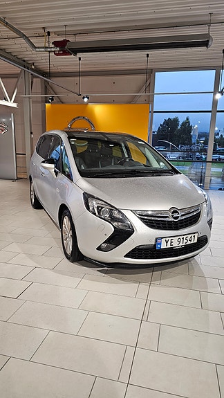 Opel Zafira Tourer 2 of 18