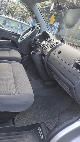 Volkswagen Caravelle 27 of 27