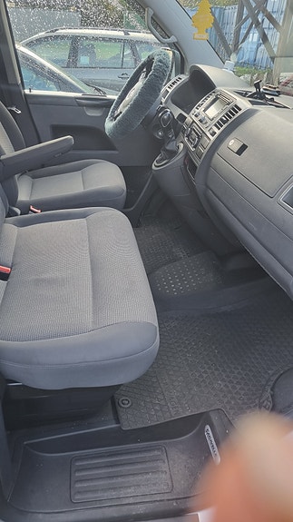 Volkswagen Caravelle 26 of 27