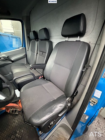Mercedes-Benz Sprinter 22 of 30