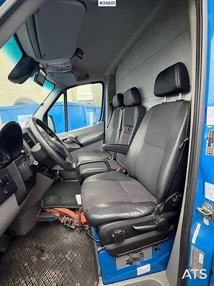 Mercedes-Benz Sprinter 21 of 30