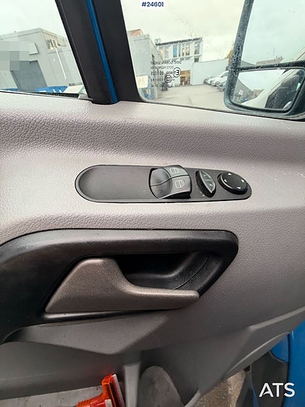 Mercedes-Benz Sprinter 27 of 30
