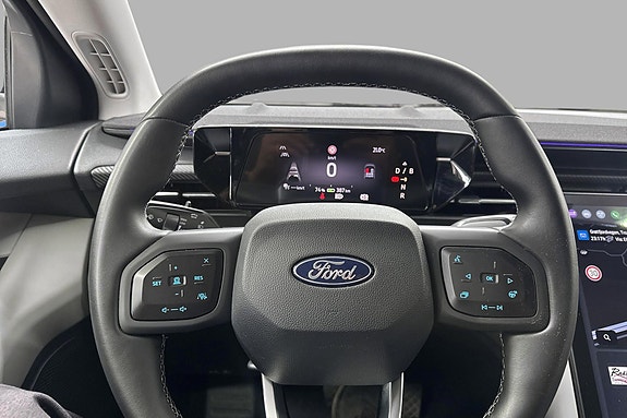 Ford Explorer 12 of 26