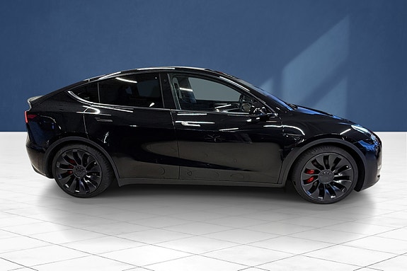 Tesla Model Y 2 of 19