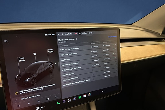 Tesla Model Y 17 of 19