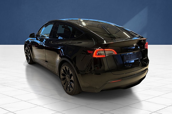 Tesla Model Y 5 of 19