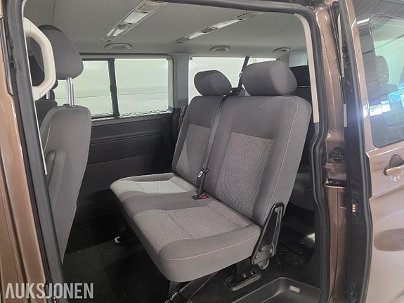 Volkswagen Caravelle 10 of 19