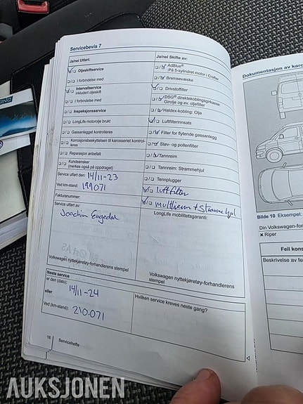 Volkswagen Caravelle 13 of 19