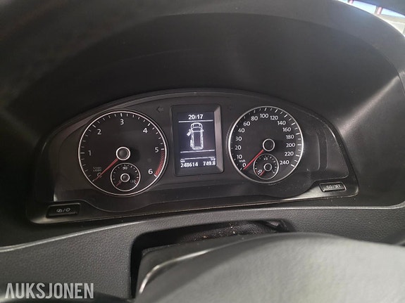 Volkswagen Caravelle 8 of 19