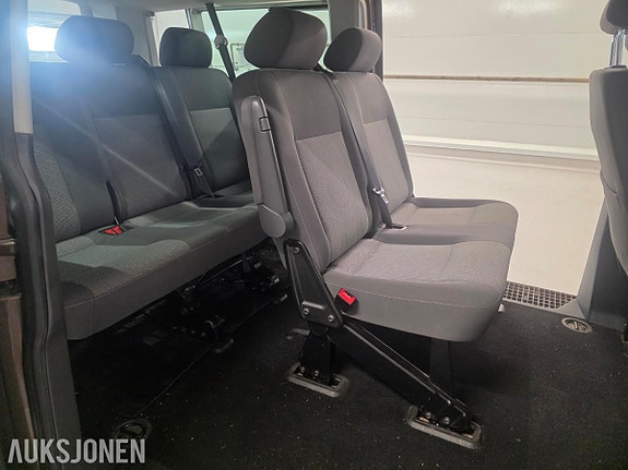 Volkswagen Caravelle 12 of 19