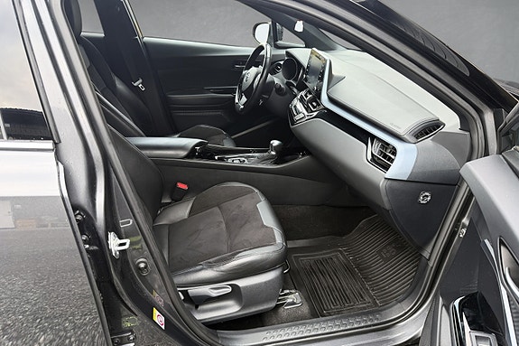 Toyota C-HR 14 of 23