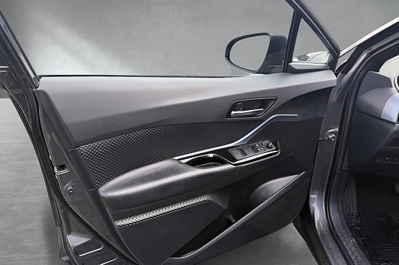 Toyota C-HR 9 of 23