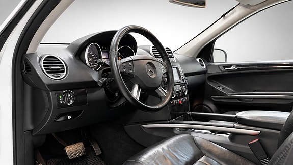 Mercedes-Benz ML280 14 of 30