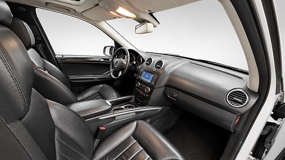Mercedes-Benz ML280 25 of 30