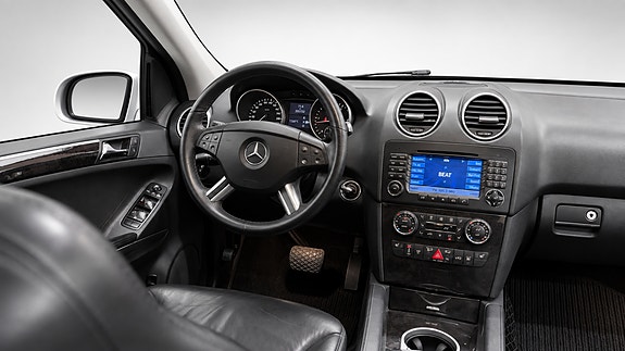 Mercedes-Benz ML280 22 of 30
