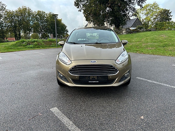 Ford Fiesta 2 of 21