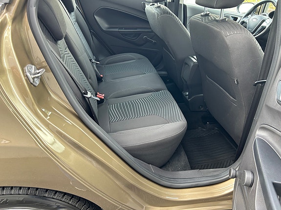 Ford Fiesta 10 of 21