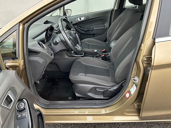 Ford Fiesta 14 of 21