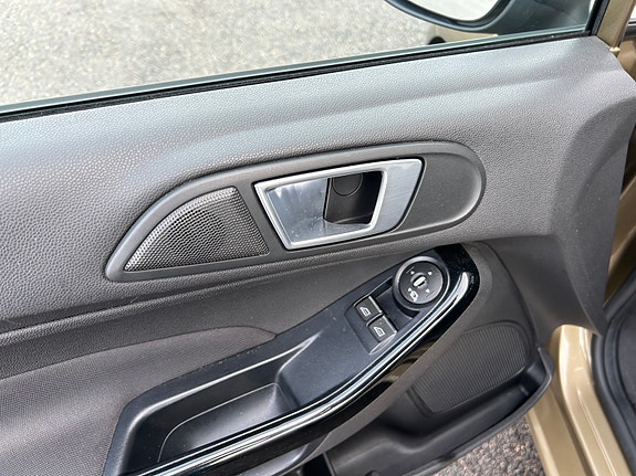 Ford Fiesta 15 of 21