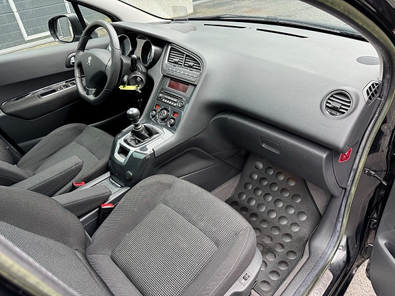 Peugeot 5008 16 of 27