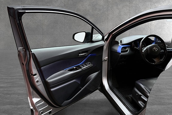 Toyota C-HR 15 of 24
