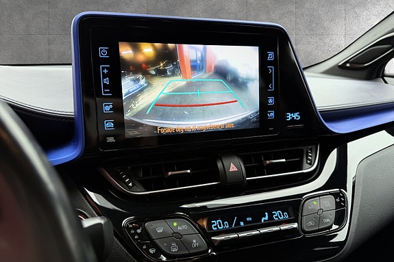 Toyota C-HR 20 of 24