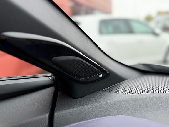 Toyota C-HR 14 of 24
