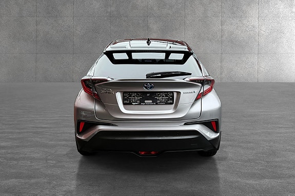 Toyota C-HR 4 of 24