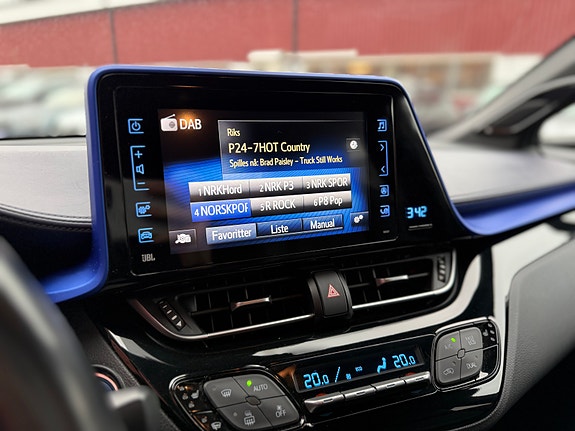 Toyota C-HR 22 of 24