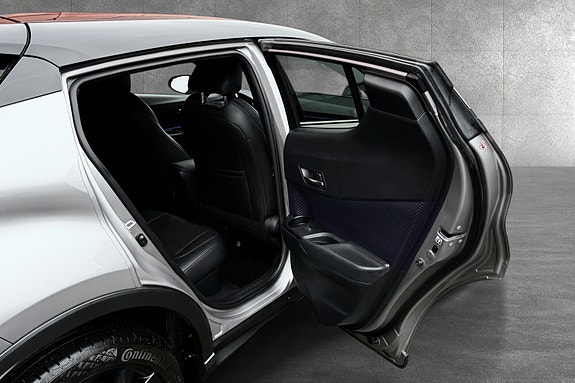 Toyota C-HR 18 of 24
